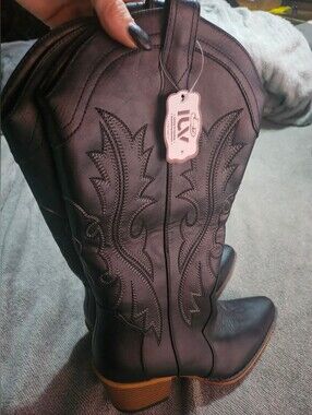 IUV nwt Womens Boots 7.5